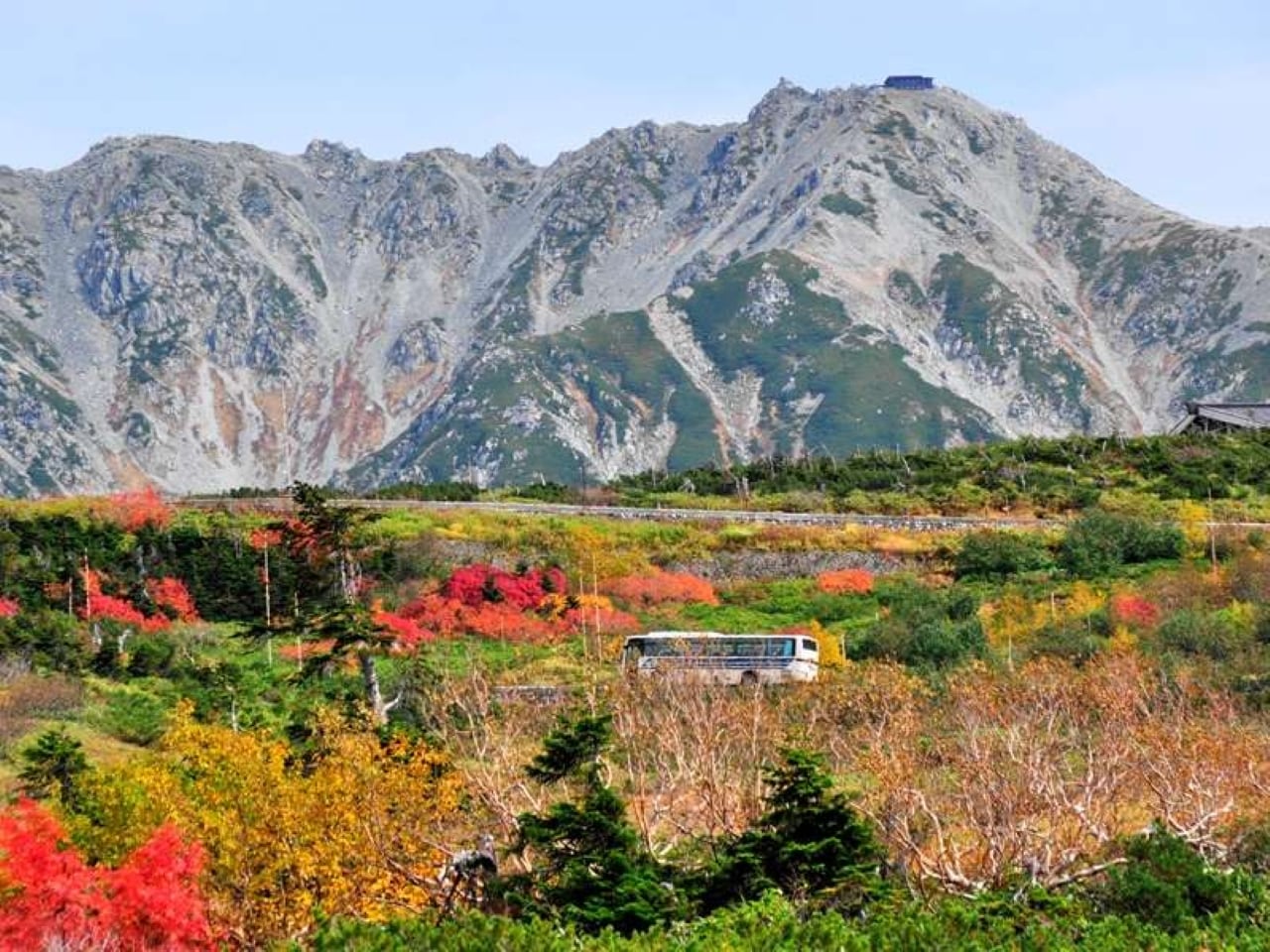 紅葉の立山と高原バス